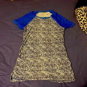 Brand: Old Navy Size: XL Color: Blue/ white